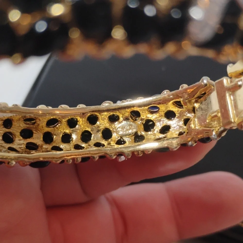 Kenneth Jay Lane Bangle Bracelet featuring black cabochons and crystal starfish - Picture 4 of 8